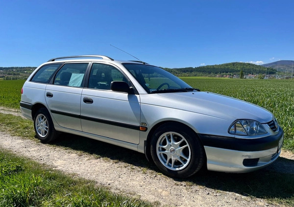 Toyota Avensis cena 7000 przebieg: 252000, rok produkcji 2001 z Bielawa małe 529